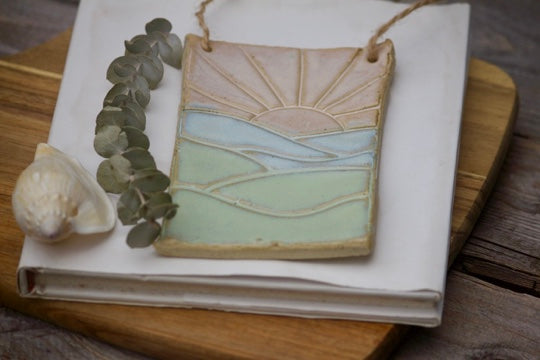 Sunrise wall hanger