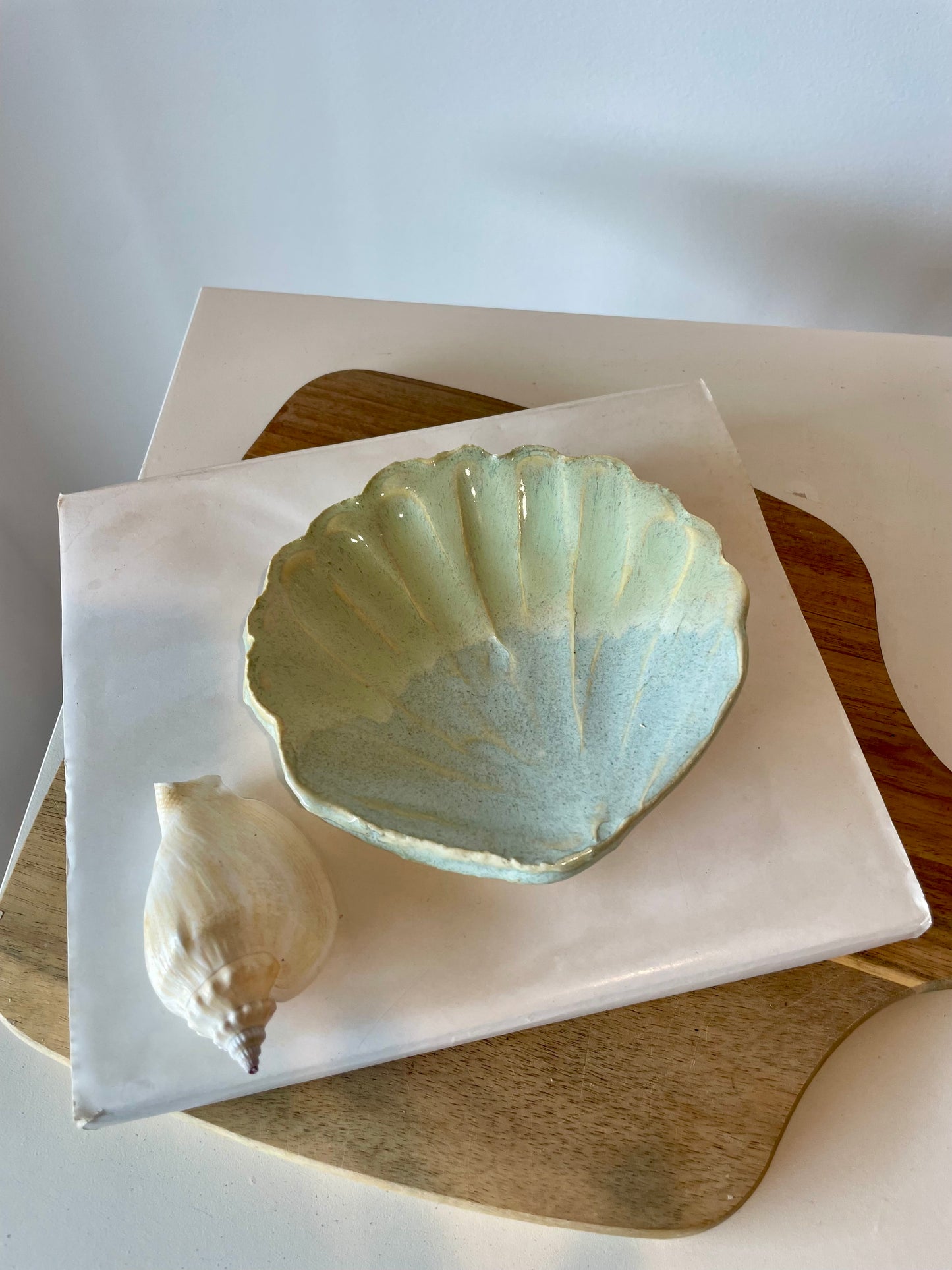 Ceramic shell trinket bowl