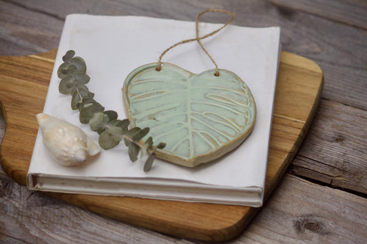 Green leaf wall hanger