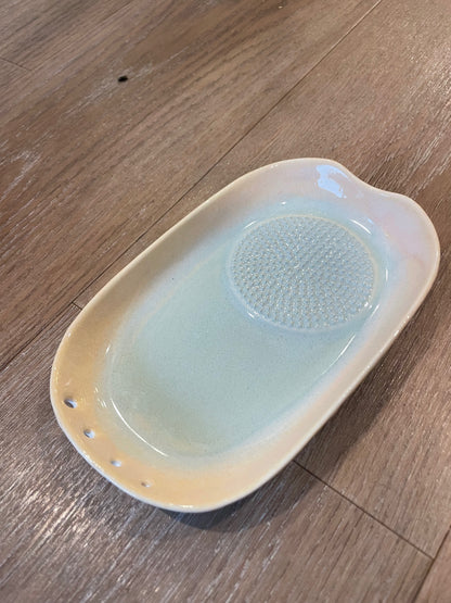 Ceramic garlic/ginger grater and herb stripper