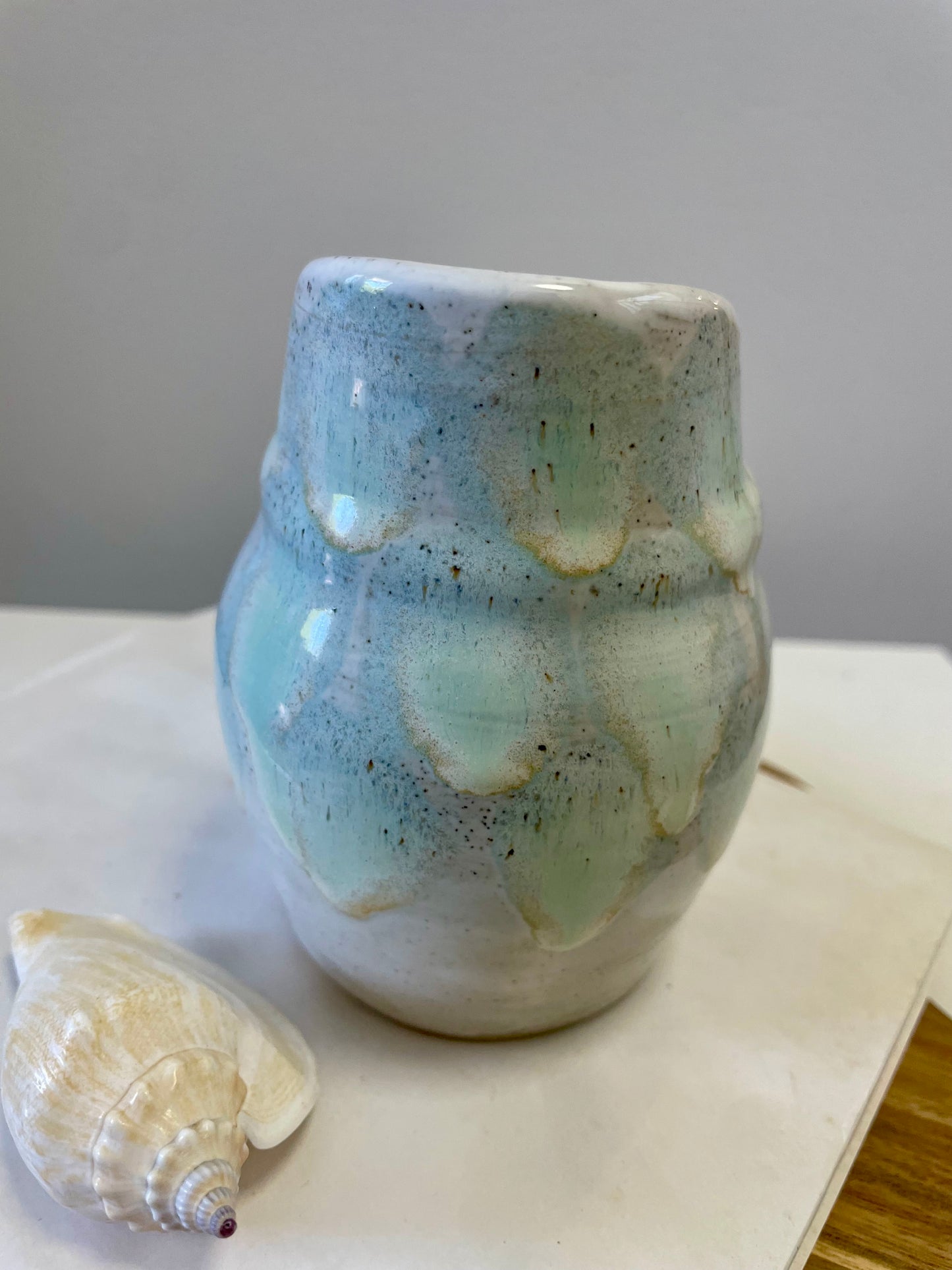 Pastel feather design mini vase