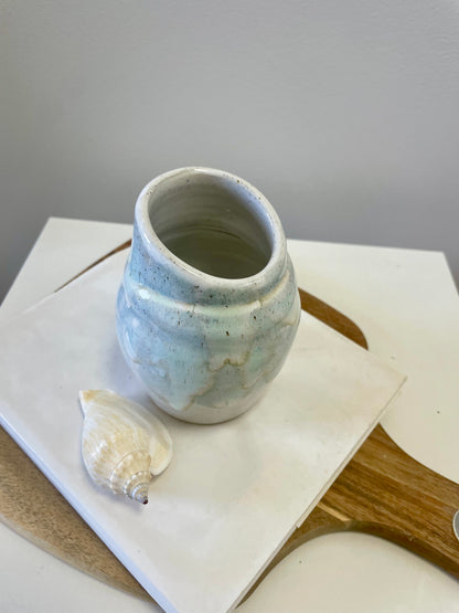 Pastel feather design mini vase