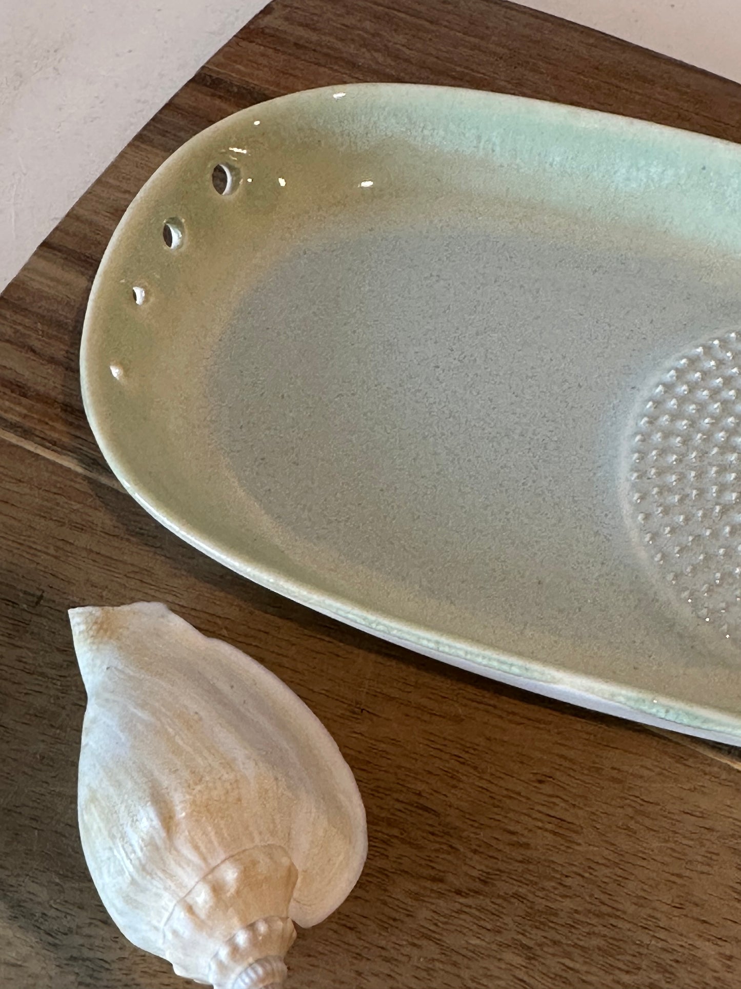 Ceramic garlic/ginger grater and herb stripper
