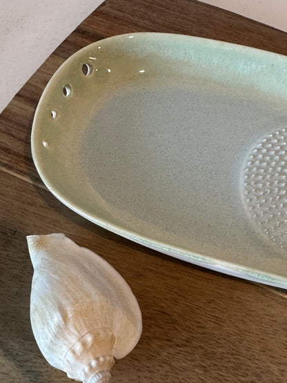 Ceramic garlic/ginger grater and herb stripper